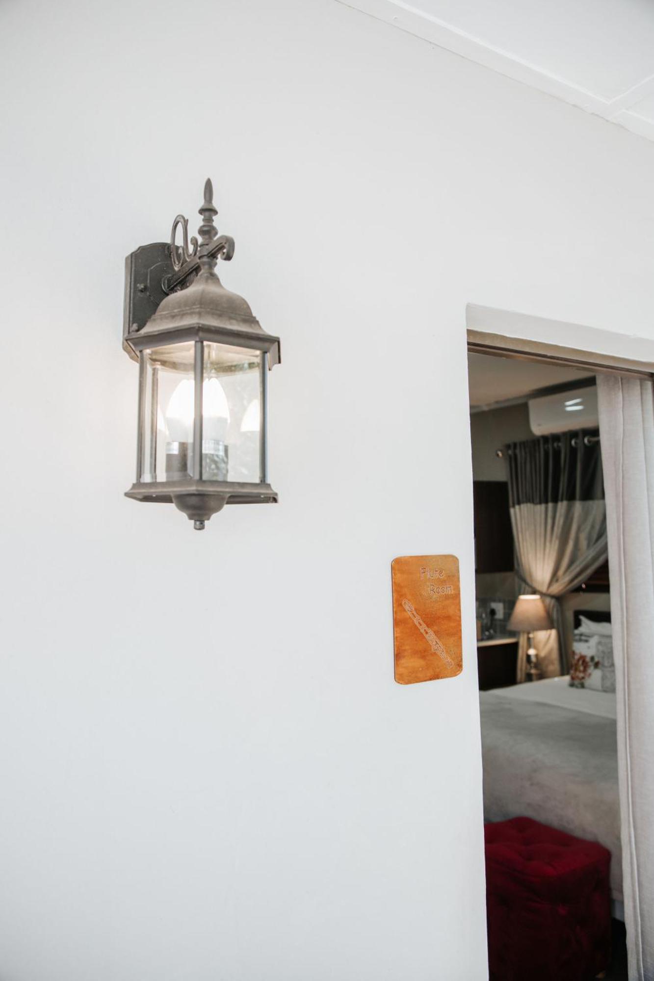 The Symphony Guest House Queenstown Extérieur photo